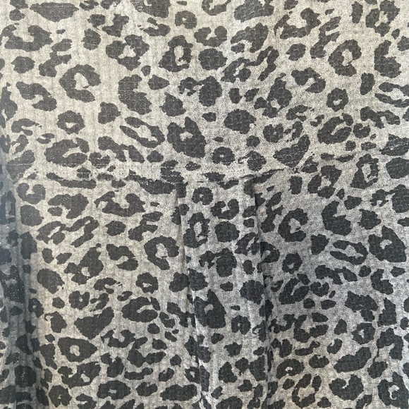 Women’s cotton blend pullover. Size small. - Picture 3 of 4